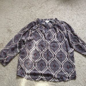 LOFT Geometric Print split neck Blouse in Black and Gray